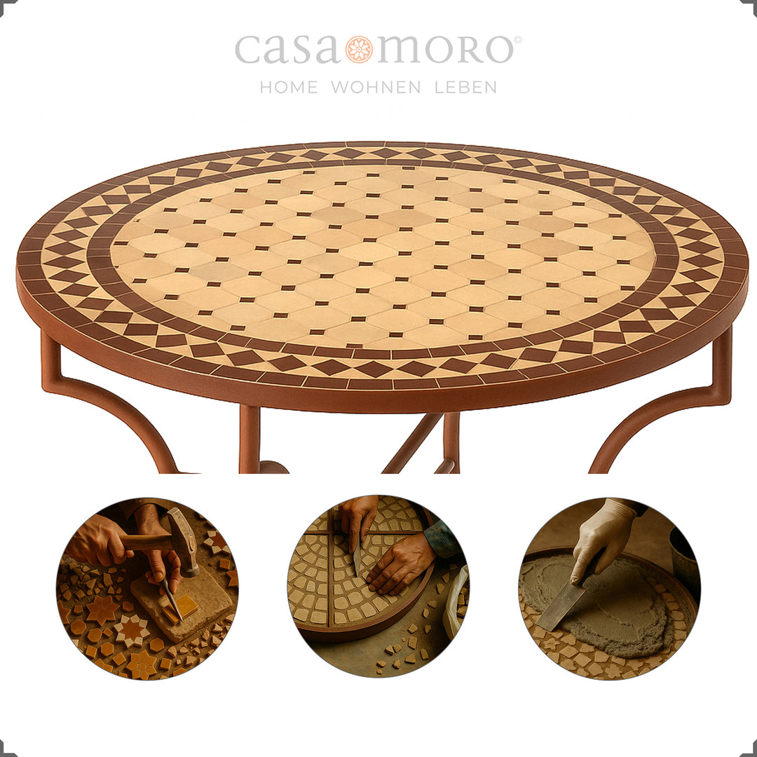 Marokkanisches Mosaik aus glasierten Fliesen – warmes Farbspiel in Terracotta