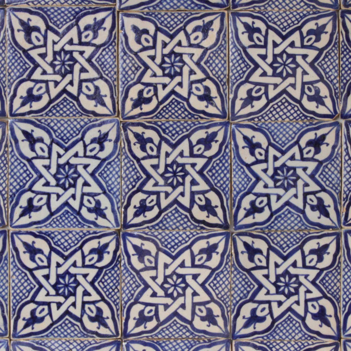 Handbemalte Fliese – marokkanischer Riad Stil