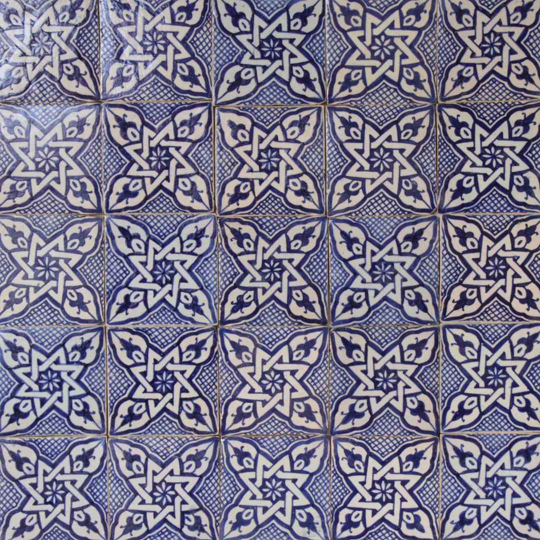 Handbemalte Fliese – marokkanischer Riad Stil