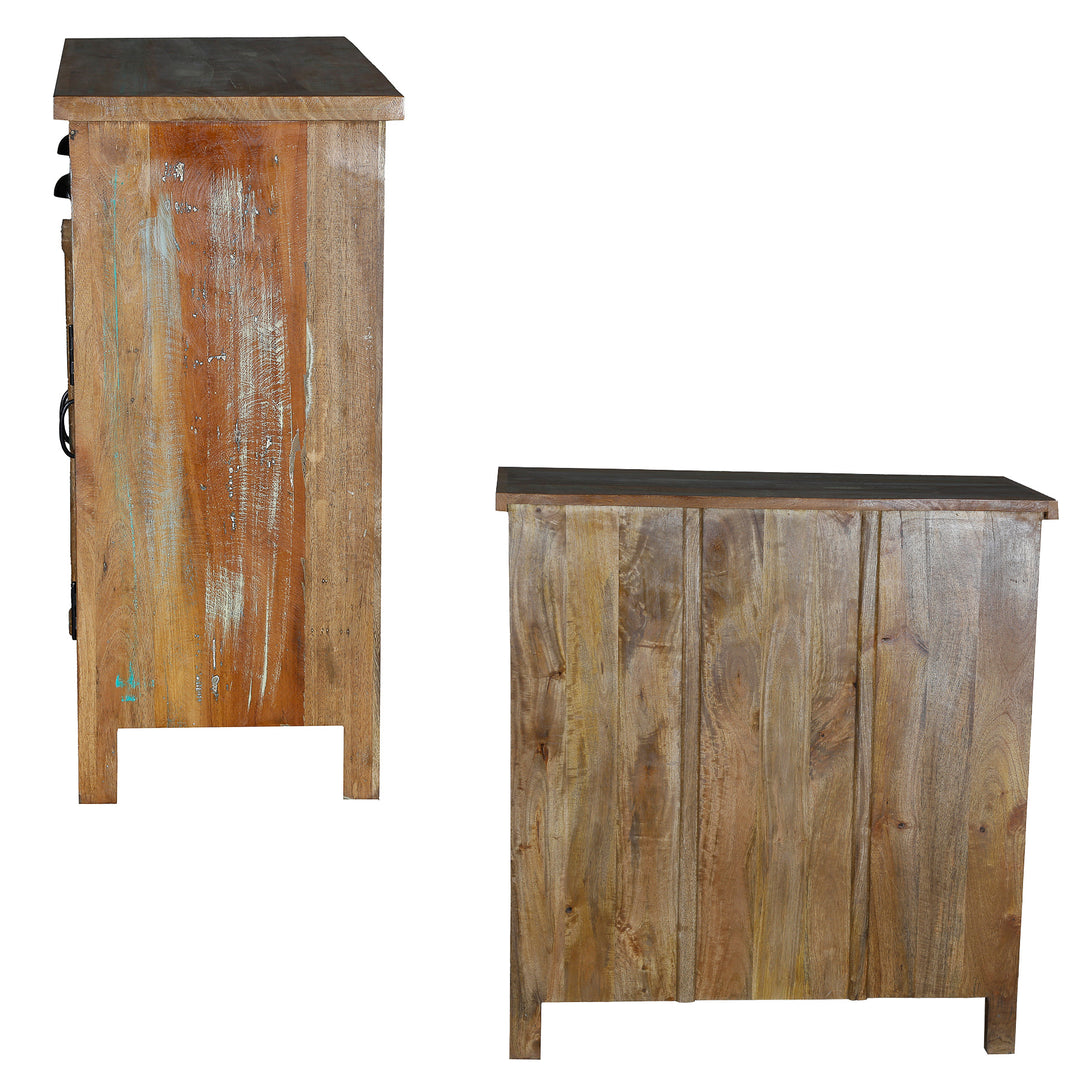 Seiten- und Rückansicht eines Highboards aus massivem Altholz mit natürlicher Maserung