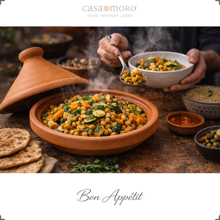 Unglasierte Tajine aus Marokko 30 cm mit vegetarischem Rezept und aromatischem Gewürz