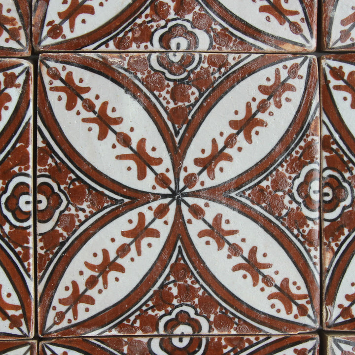 Handbemalte Fliese – Mediterrane Landhauskeramik