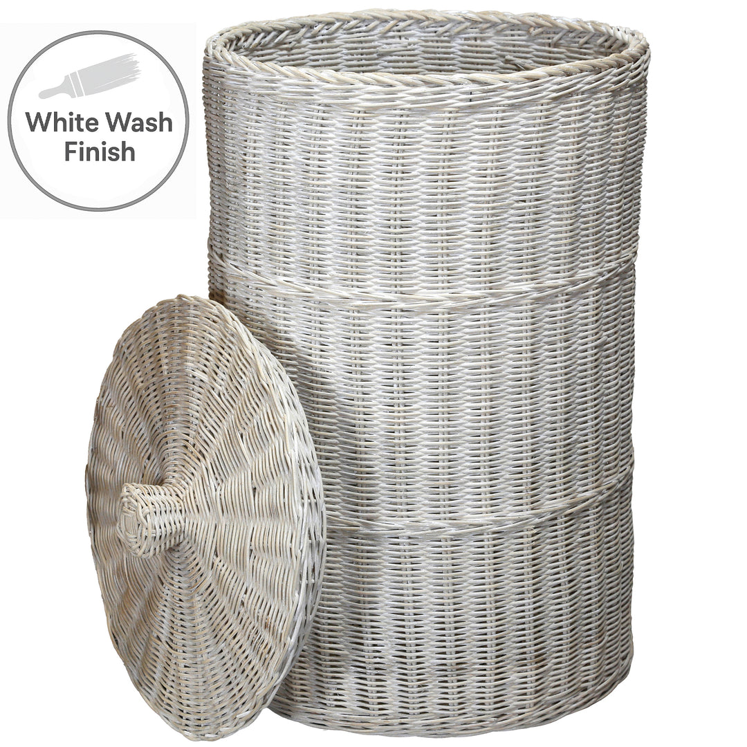 Handgeflochtener Wäschekorb aus Rattan im White-Wash-Finish, mit Deckel und 50 L Volumen