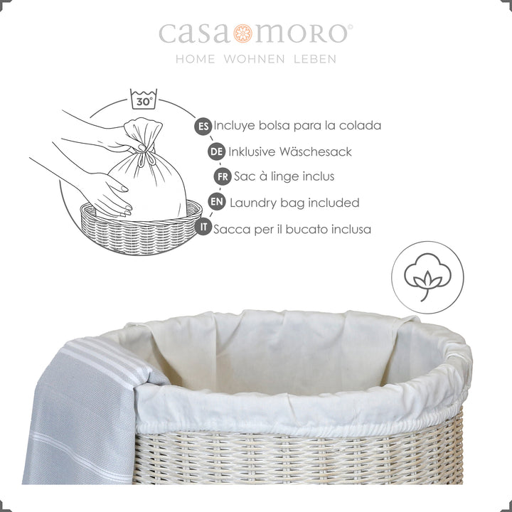 Weiß gekalkter Rattan-Wäschekorb mit hellem Baumwolleinsatz, dekoriert mit Hamamtuch